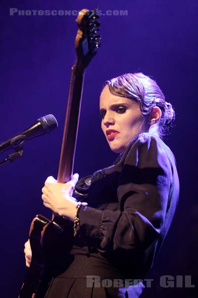ANNA CALVI - 2013-09-26 - PARIS - Gaite Lyrique - 